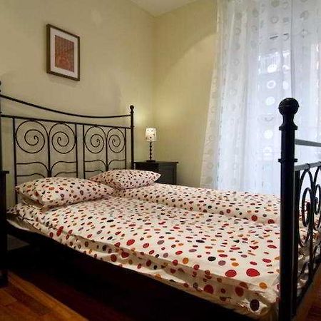 Prado Apartments Мадрид Екстериор снимка