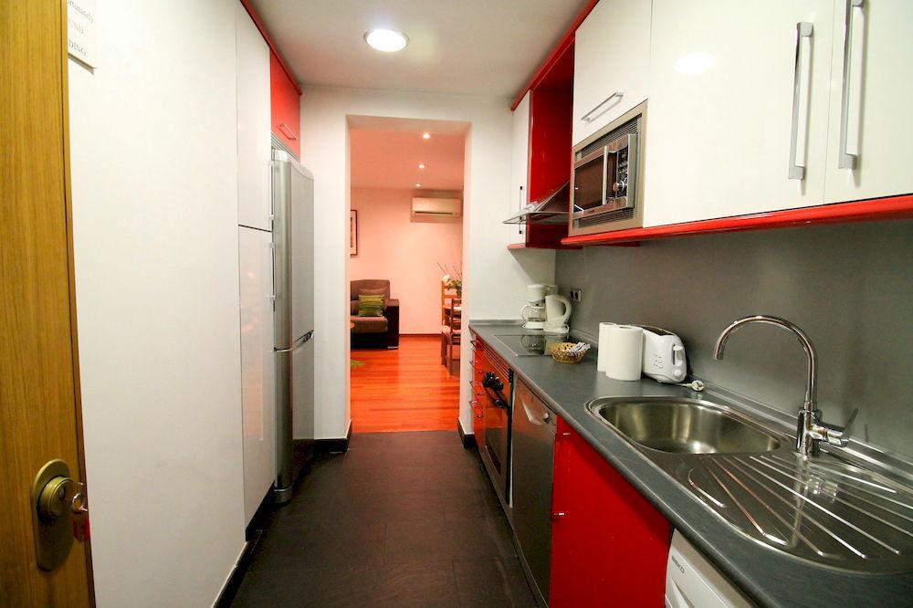 Prado Apartments Мадрид Екстериор снимка