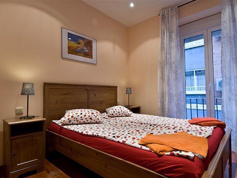 Prado Apartments Мадрид Екстериор снимка