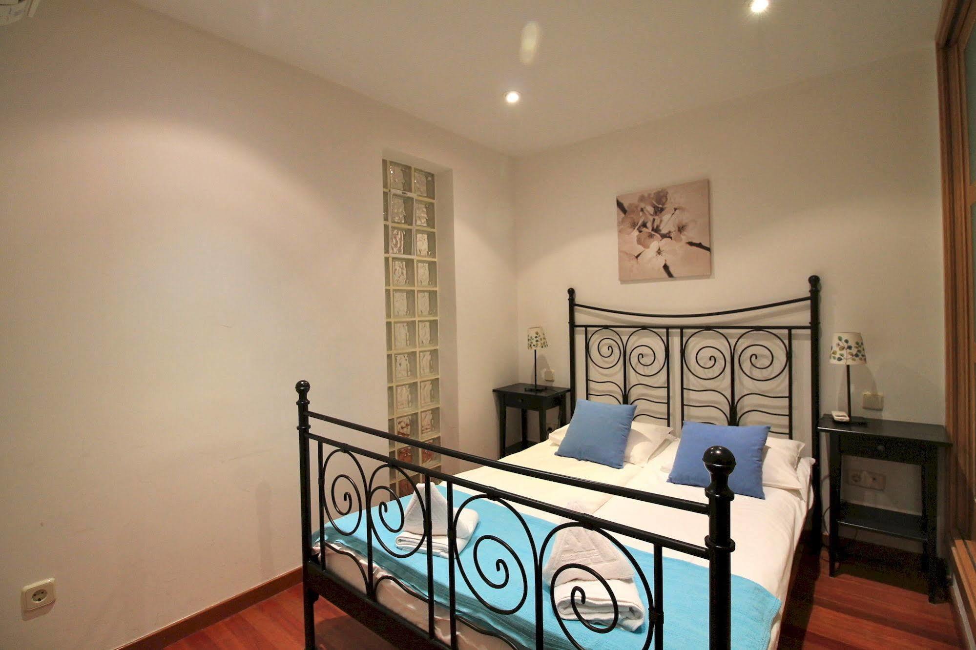 Prado Apartments Мадрид Екстериор снимка