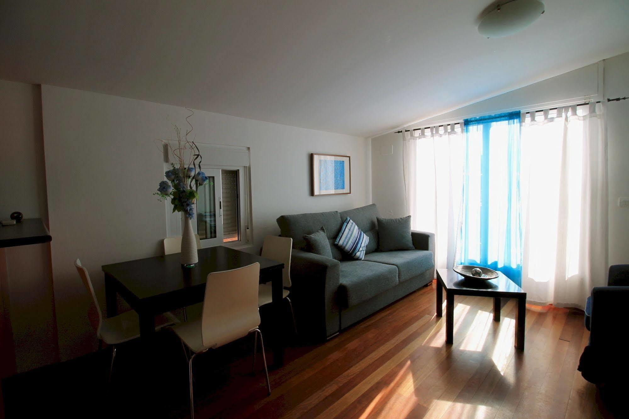 Prado Apartments Мадрид Екстериор снимка