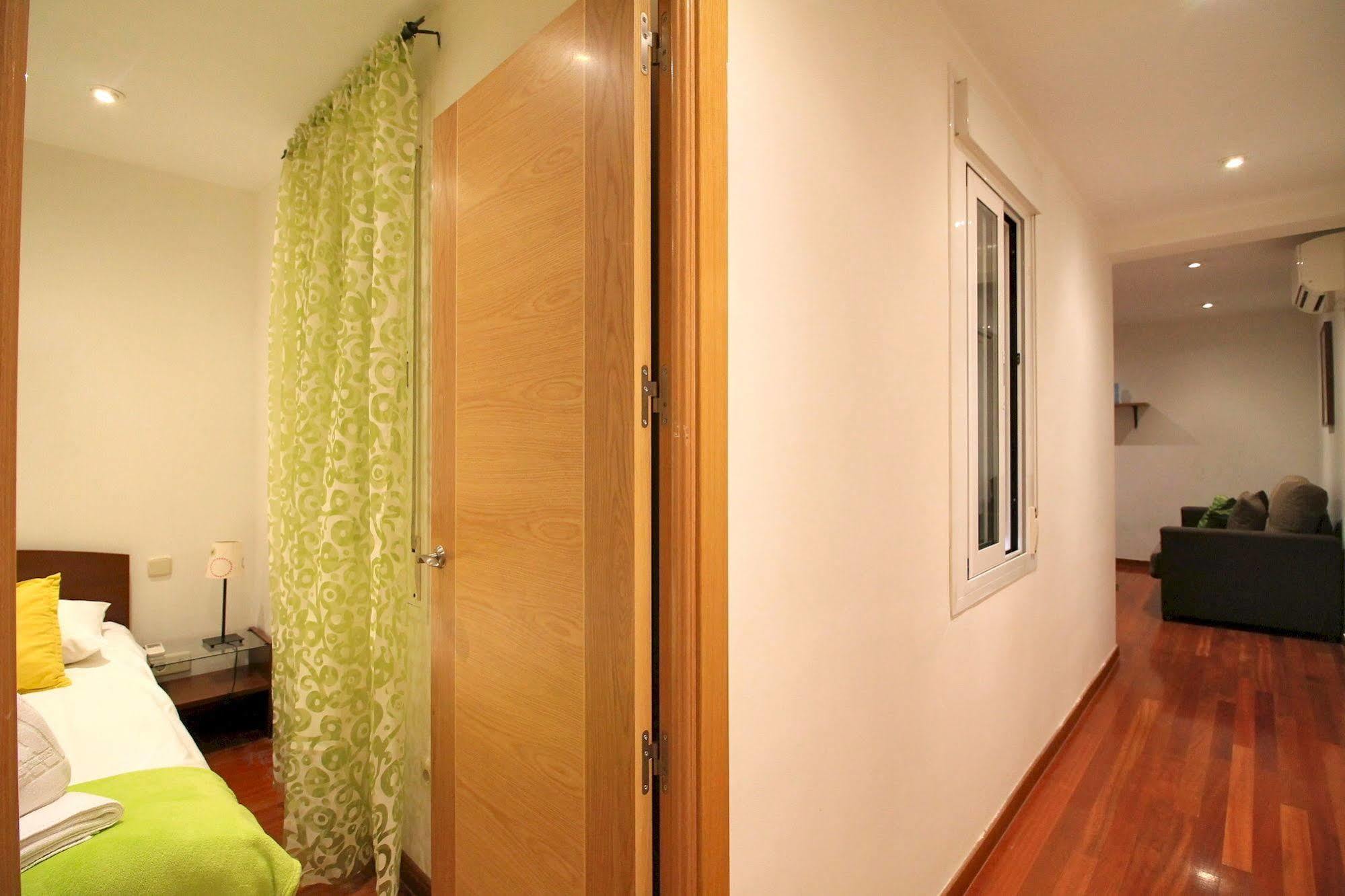 Prado Apartments Мадрид Екстериор снимка