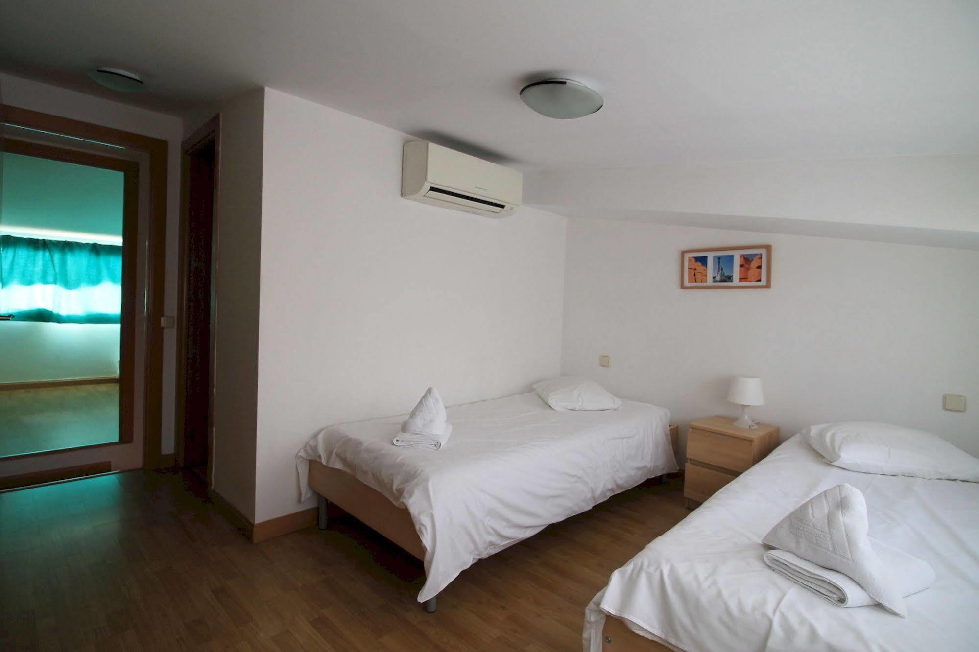 Prado Apartments Мадрид Екстериор снимка
