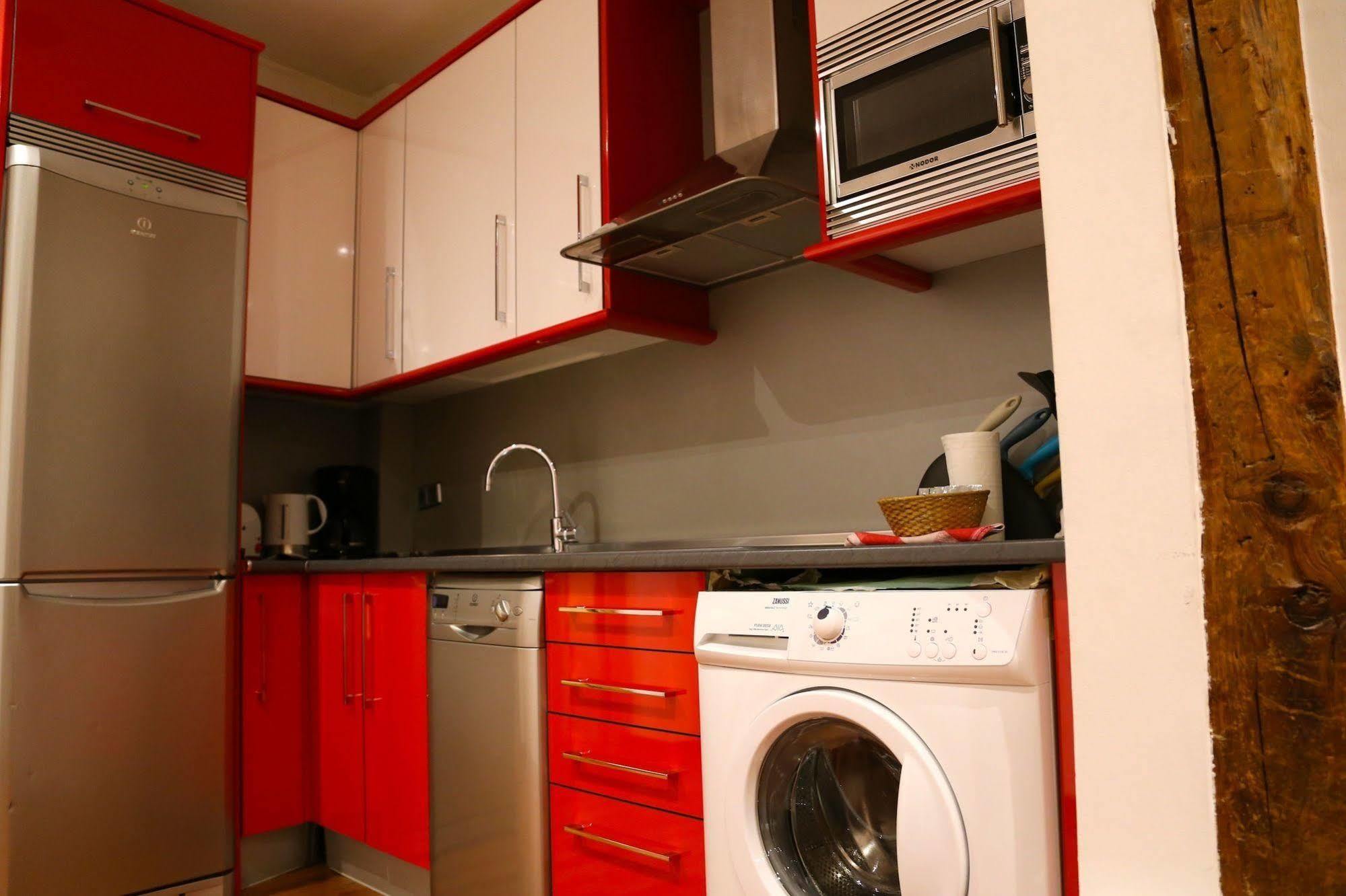 Prado Apartments Мадрид Екстериор снимка
