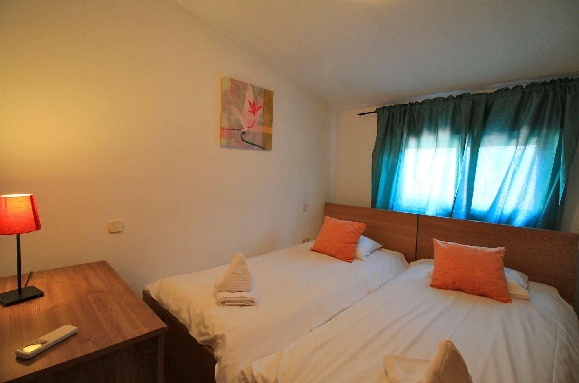 Prado Apartments Мадрид Екстериор снимка