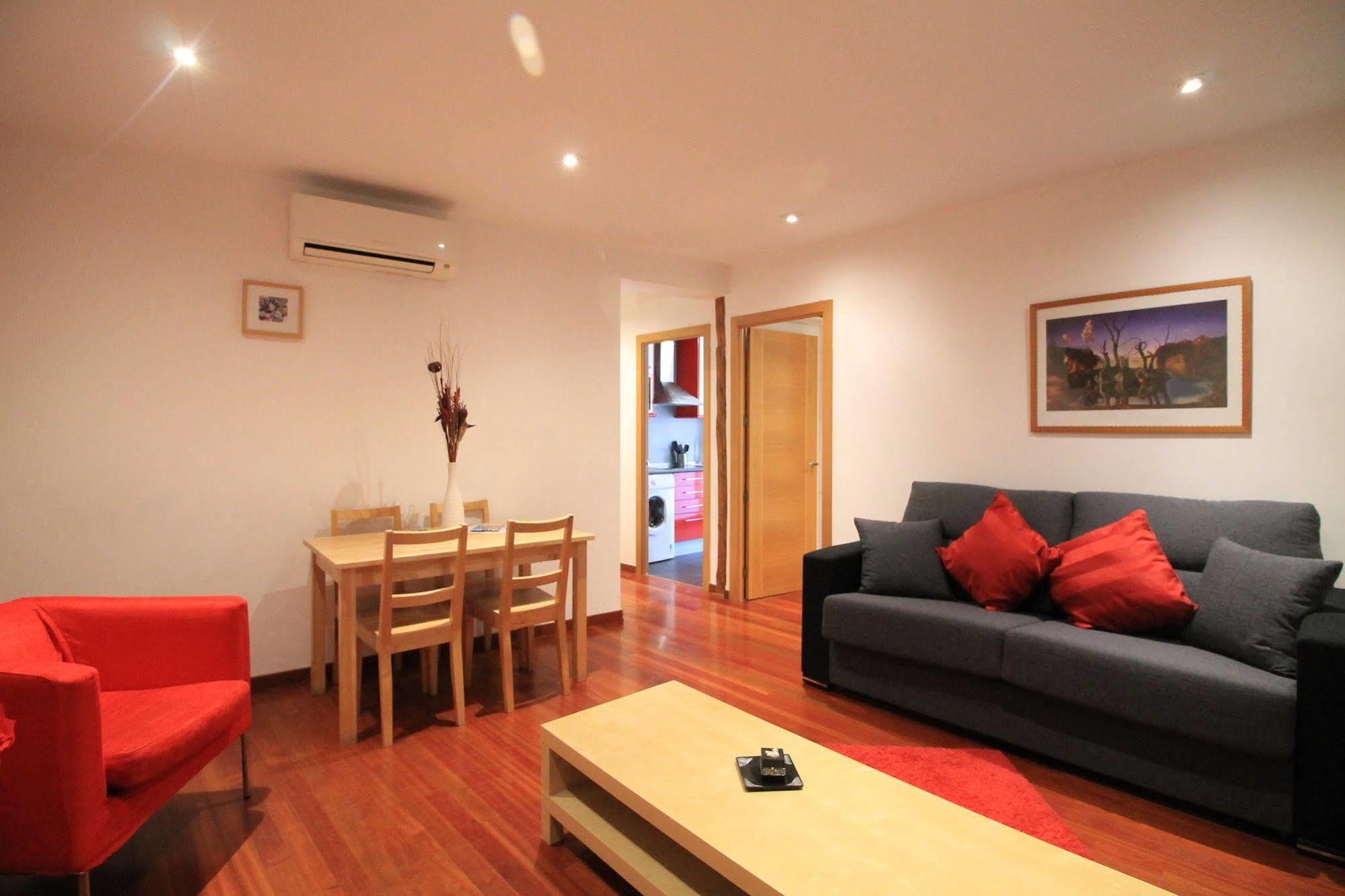 Prado Apartments Мадрид Екстериор снимка