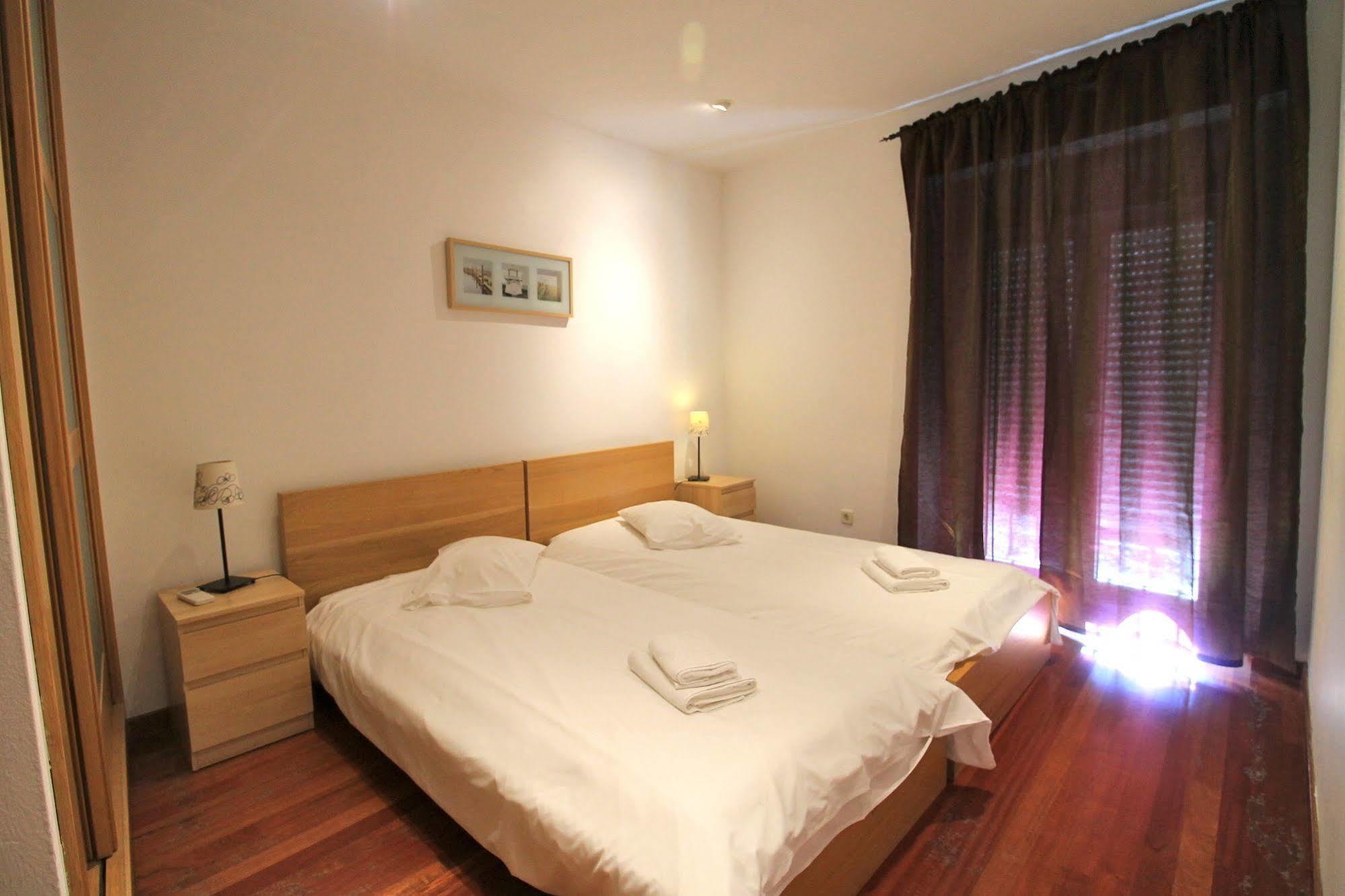 Prado Apartments Мадрид Екстериор снимка