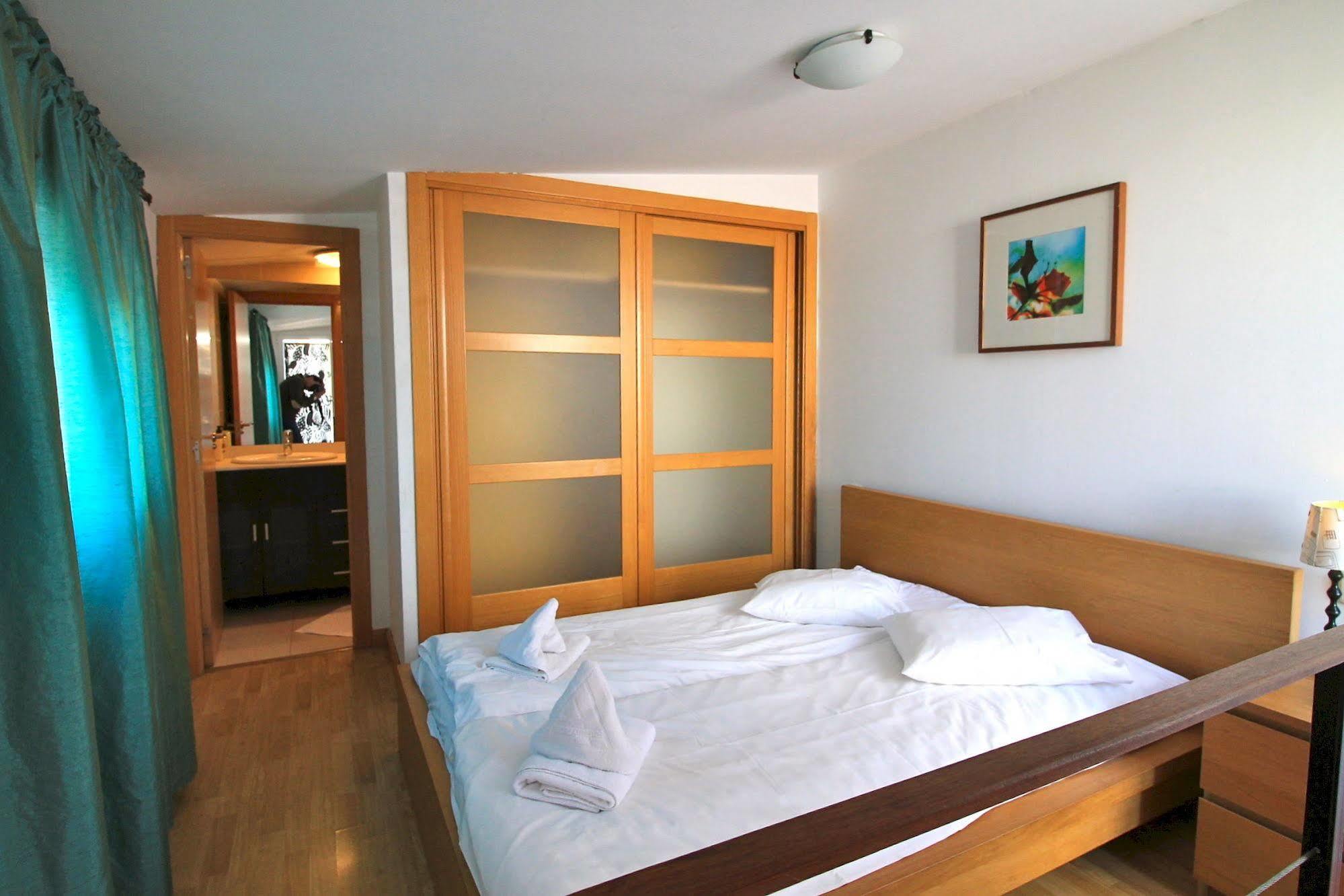 Prado Apartments Мадрид Екстериор снимка
