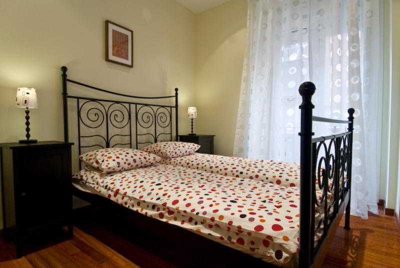 Prado Apartments Мадрид Екстериор снимка